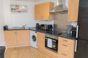 Coffee/tea maker, fridge, microwave, oven - Highrise Balcony Stay in Heart of Wolverhampton (Wolverhampton)