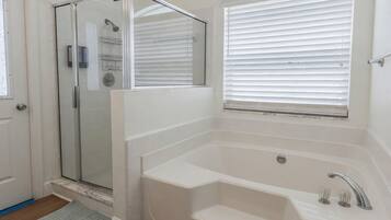 House, 3 Bedrooms, Patio | Bathroom