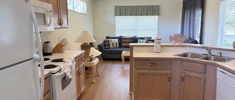 House, 3 Bedrooms, Patio | Private kitchen | Coffee/tea maker, electric kettle