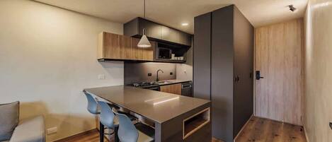 Coffee/tea maker, fridge, microwave, oven