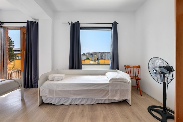 1 bedroom, WiFi, bed sheets