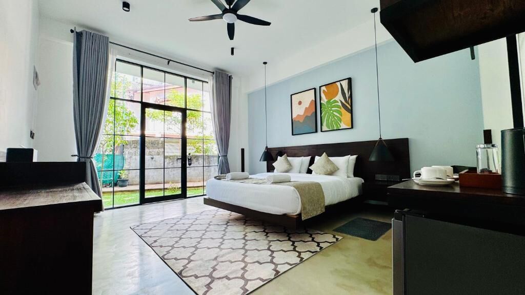 Kamar Double, patio, pemandangan kebun | Brankas, tirai kedap cahaya, setrika/meja setrika, dan Wi-Fi gratis