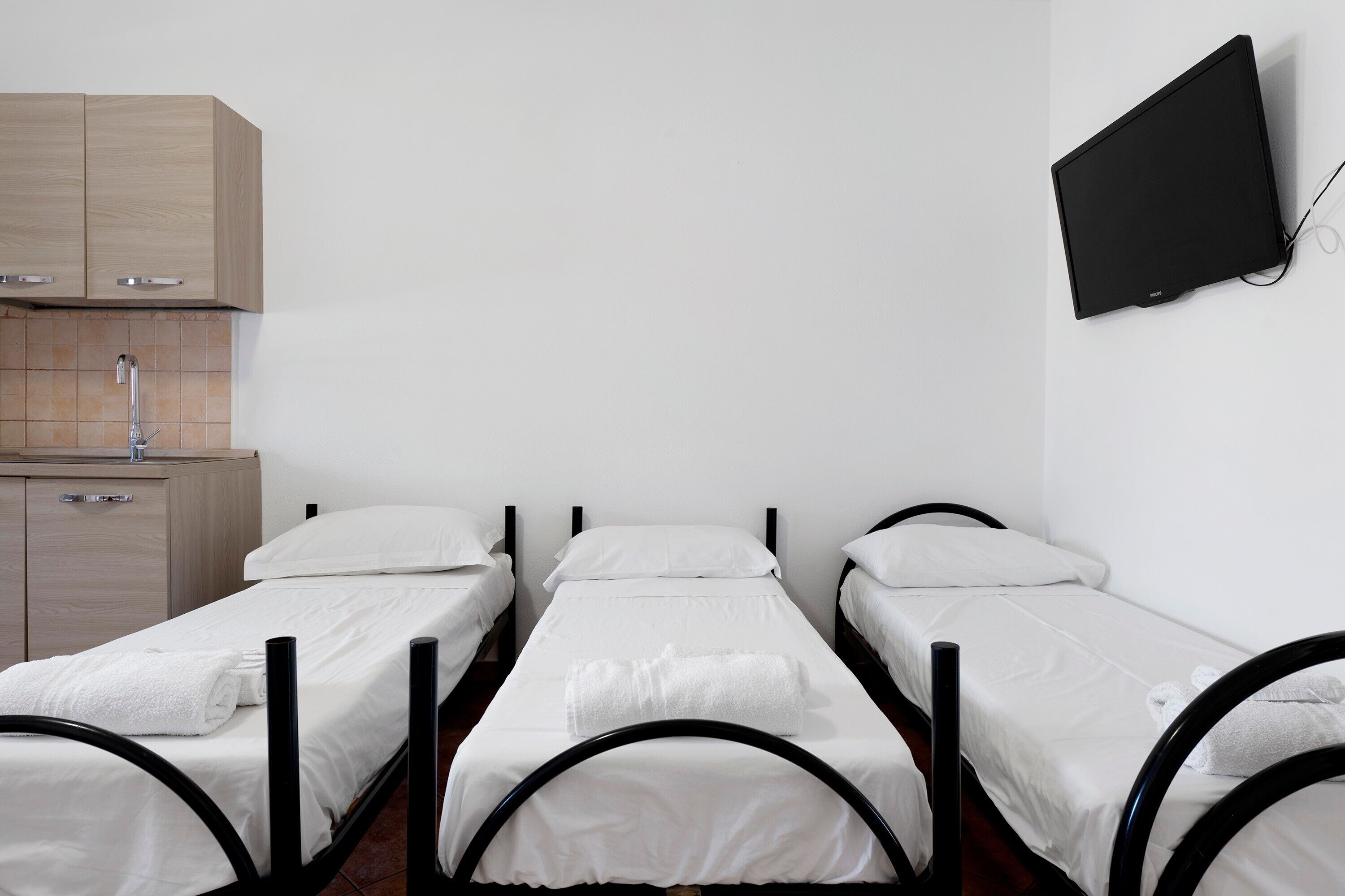 WiFi, bed sheets