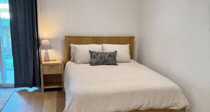 Perfect little house for 2 - with private yard in delightful Chico Avenues
