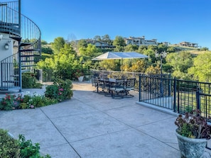 House, 3 Bedrooms, Garden View | Outdoor dining - Serrano Village Villa (El Dorado Hills)
