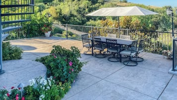 House, 3 Bedrooms, Garden View | Outdoor dining