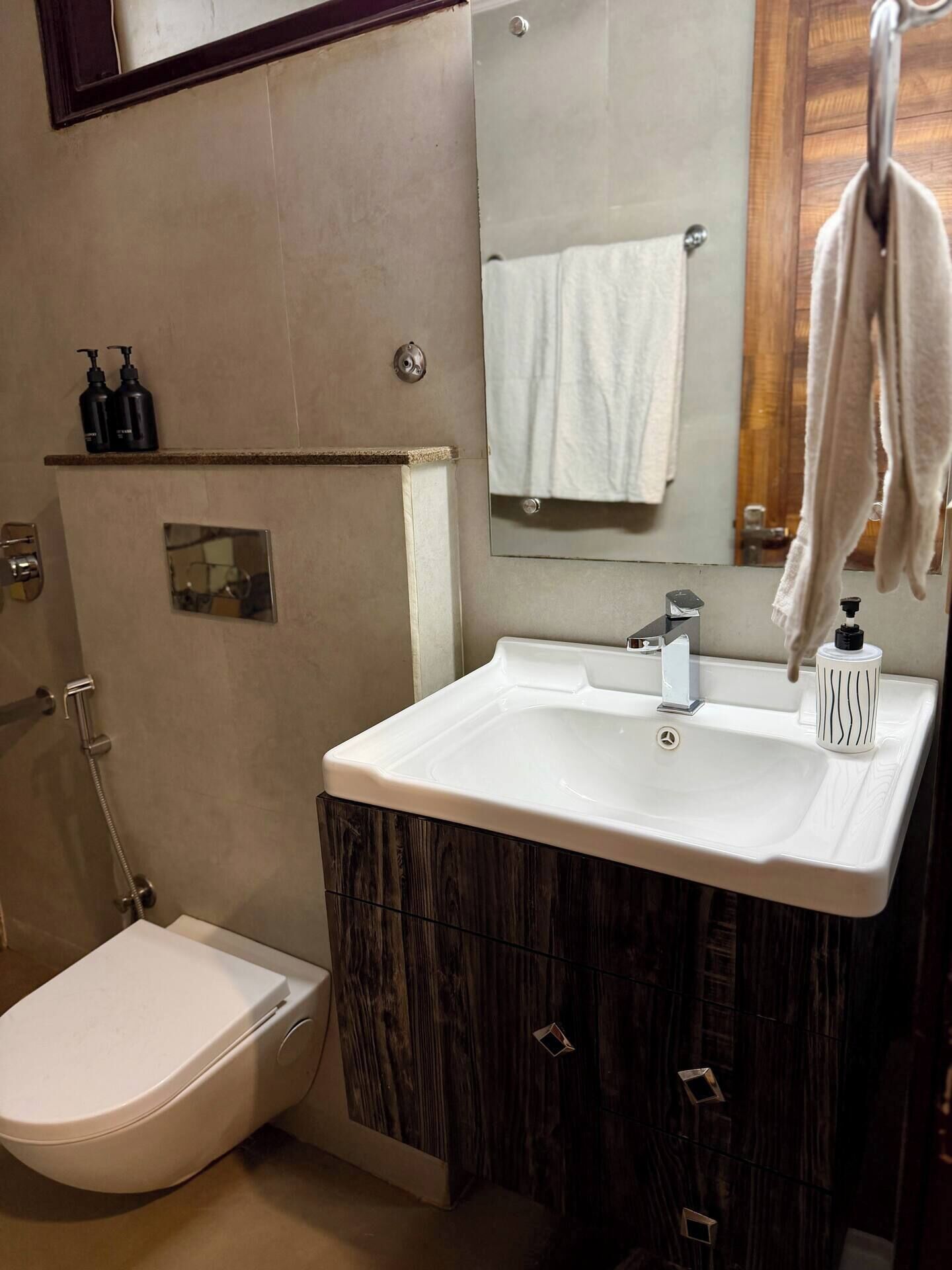 Dusche, Handtücher, Seife, Toilettenpapier