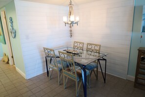 Dining - Cozy 1-bedroom condo with AC in tranquil Panama City Beach, FL (Panama City)