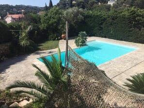 Pool - 2-bedroom apartment for rent in a peaceful, lush setting (La Seyne-sur-Mer)