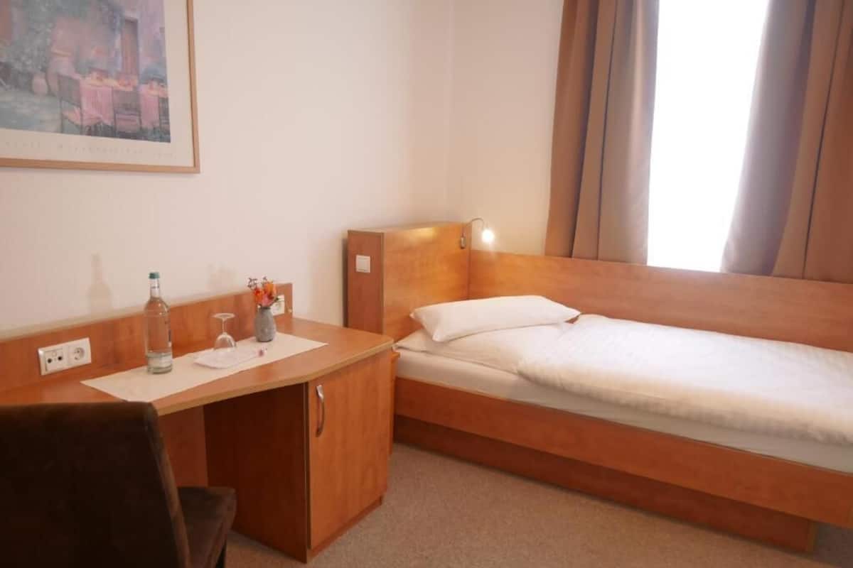 Single Room | WiFi (free)