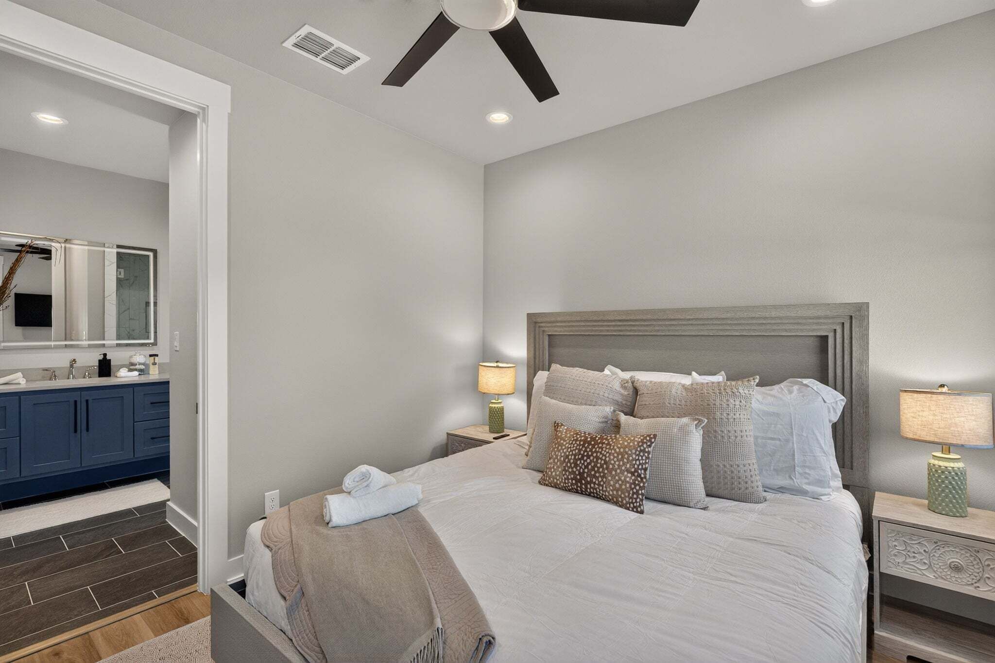 5 bedrooms, iron/ironing board, WiFi (free), bed sheets