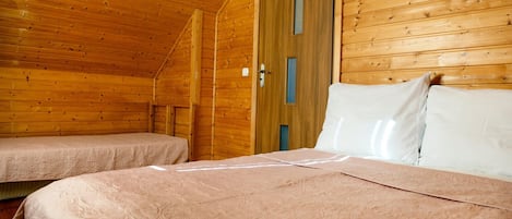 2 bedrooms, iron/ironing board, travel cot, free WiFi