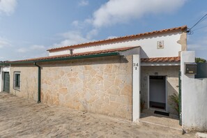 Exterior - Casa S João – Rustic House by River, Sea, and Mountains (Seixas)