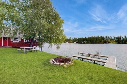 Lakefront Log Cabin with Private Dock