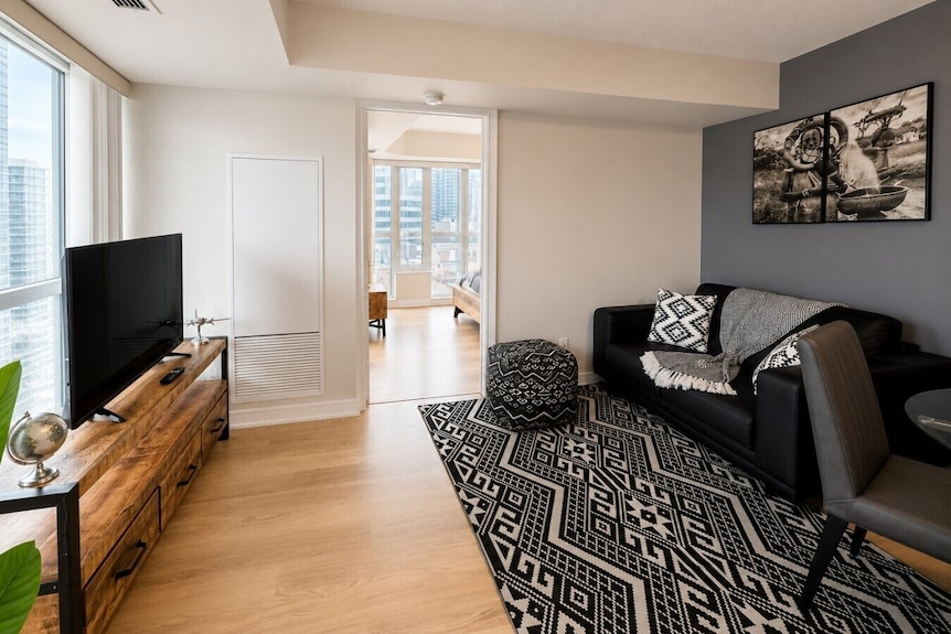 Modern 1br In Downtown | Gym, Wifi & Workspace - Toronto