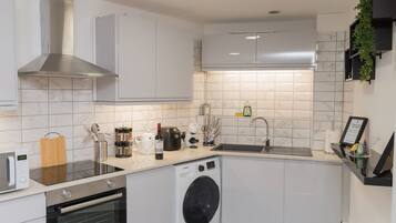 Coffee/tea maker, fridge, microwave, oven