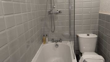Comfort Double Room, City View | Bathroom | Hair dryer, towels, shampoo, toilet paper