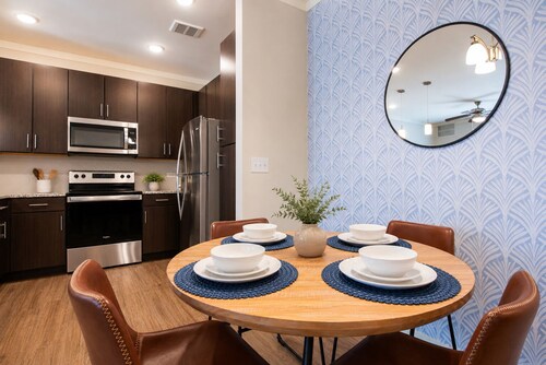2BR Suite w/ POOL, PICKLEBALL, GAMES, GYM, COLD PLUNGE, SAUNA,