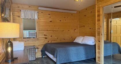 Frenchy’s Hideaways Cabin #2