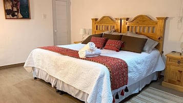 Desk, WiFi, bed sheets