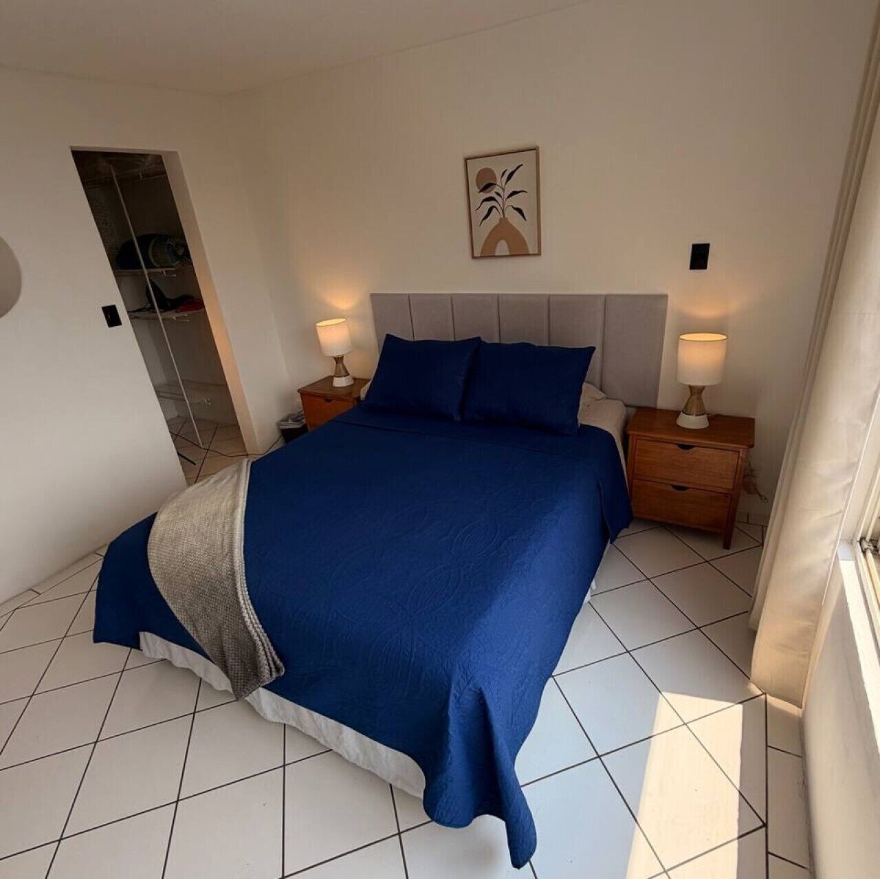Desk, iron/ironing board, WiFi, bed sheets