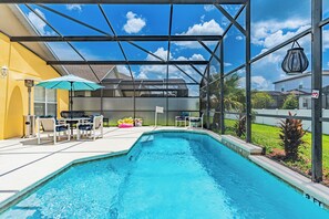 Outdoor pool, pool umbrellas, pool loungers - 4 BDR South-Facing Disney Retreat (Kissimmee)