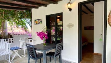 Deluxe Double Room, Garden Area | Outdoor dining