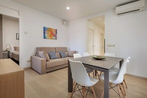 Dining - Vrbo Property (Barcelona)