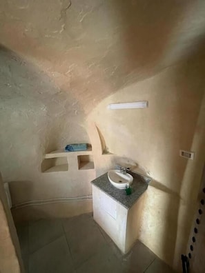 Articles de toilette gratuits, sèche-cheveux, chaussons