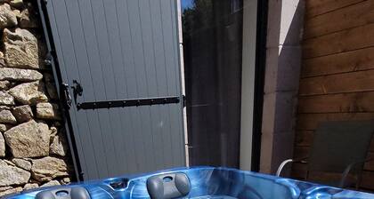 Chambre d'hôtes « Chambre Cézallier » avec terrasse privée et jacuzzi privatif