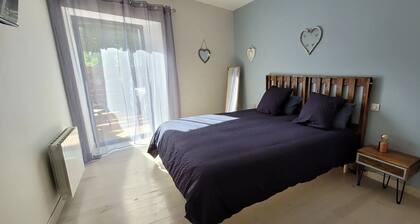 Chambre d'hôtes « Chambre Cézallier » avec terrasse privée et jacuzzi privatif
