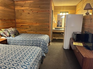 Basic Single Room | Meja, ruang kerja komputer riba, Wi-fi percuma 