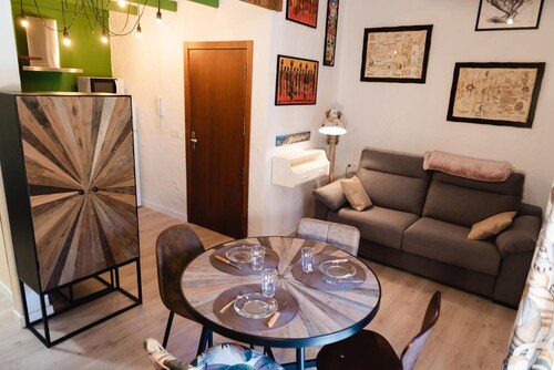 Apartment 'La Morada De La Cerveza Standard' with Balcony, Wi-Fi and Air Conditioning
