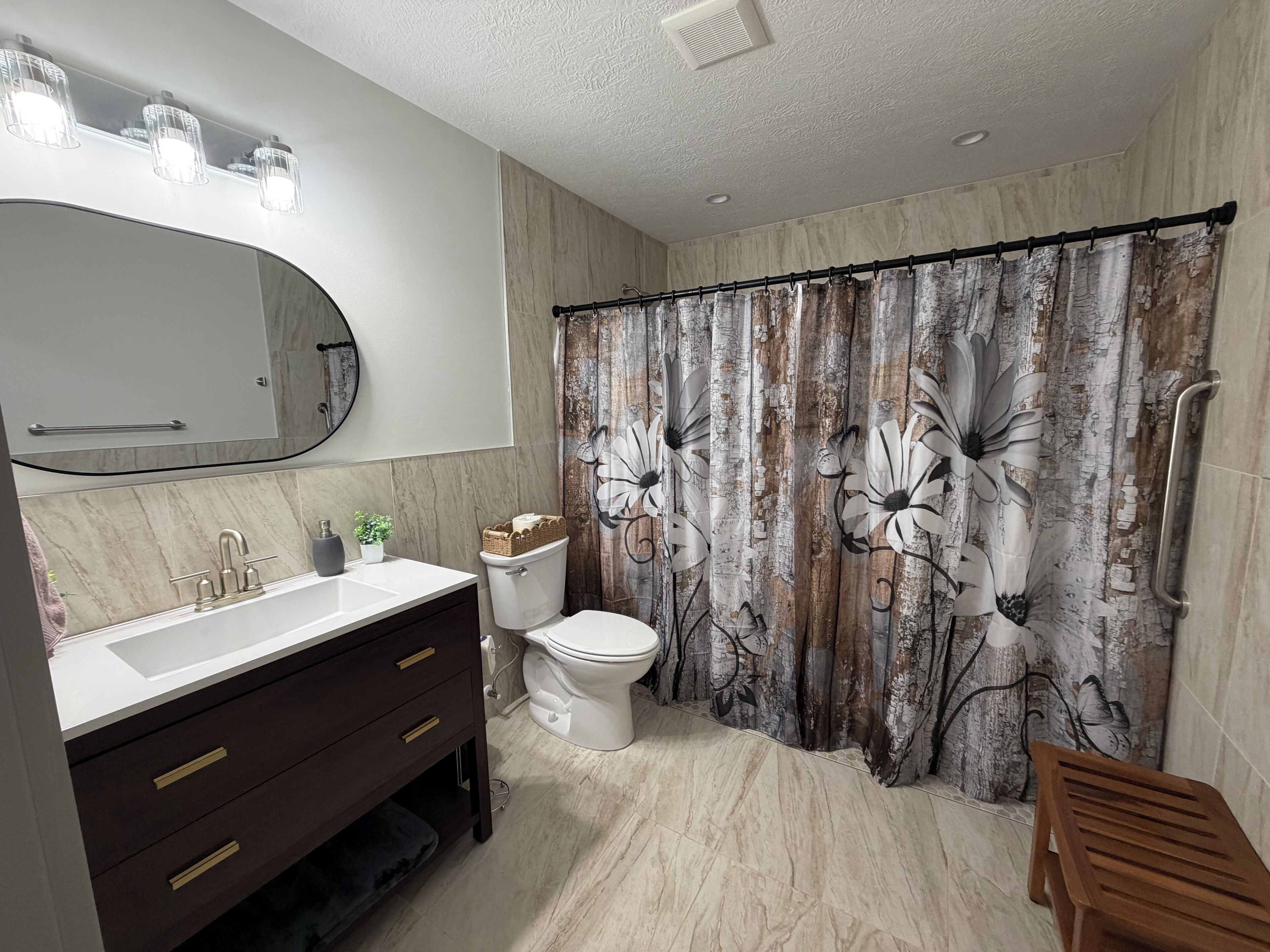 Shower, towels