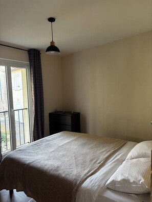 2 bedrooms, Internet, bed sheets
