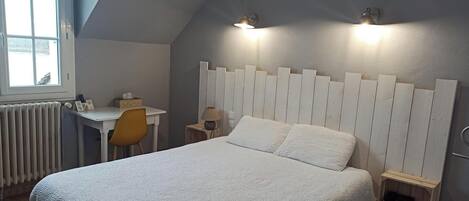 Standard Room, Lake View | Free WiFi