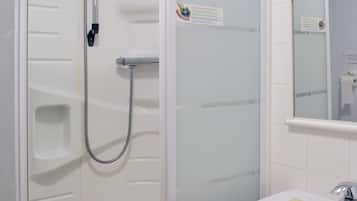 Standard Room, Lake View | Bathroom