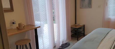1 habitación, wifi y ropa de cama
