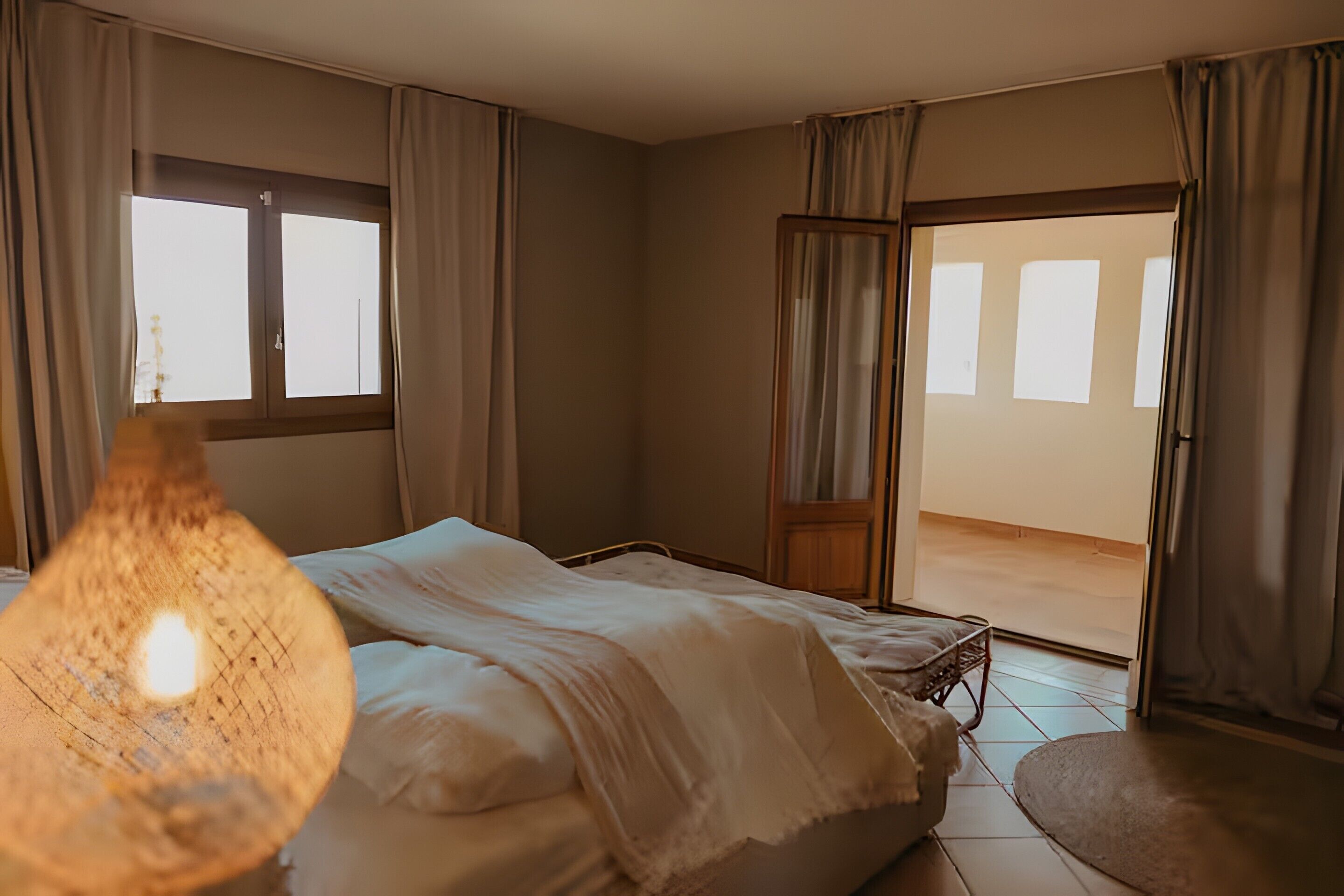 5 dormitorios, tabla de planchar con plancha, wifi y ropa de cama