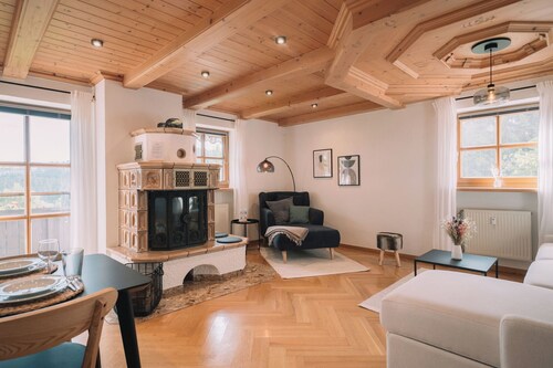 A retreat with panoramic views in the Bavarian Forest, including a pool and sauna.