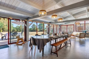 Dining - La Brosse Country House – Peace, Space & Nature Near Les Sables-d'Olonne (Saint-Julien-des-Landes)