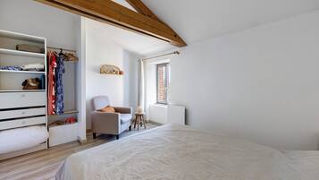 4 chambres, fer et planche à repasser, Wi-Fi