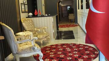 Deluxe Apartment, City View | Lobby