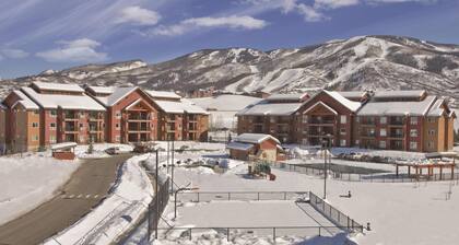 I Bedroom Deluxe Suite - Perfectly situated at the base of the mountain!