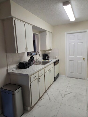Lovely 2-bedroom house with AC in cool Port Richey
