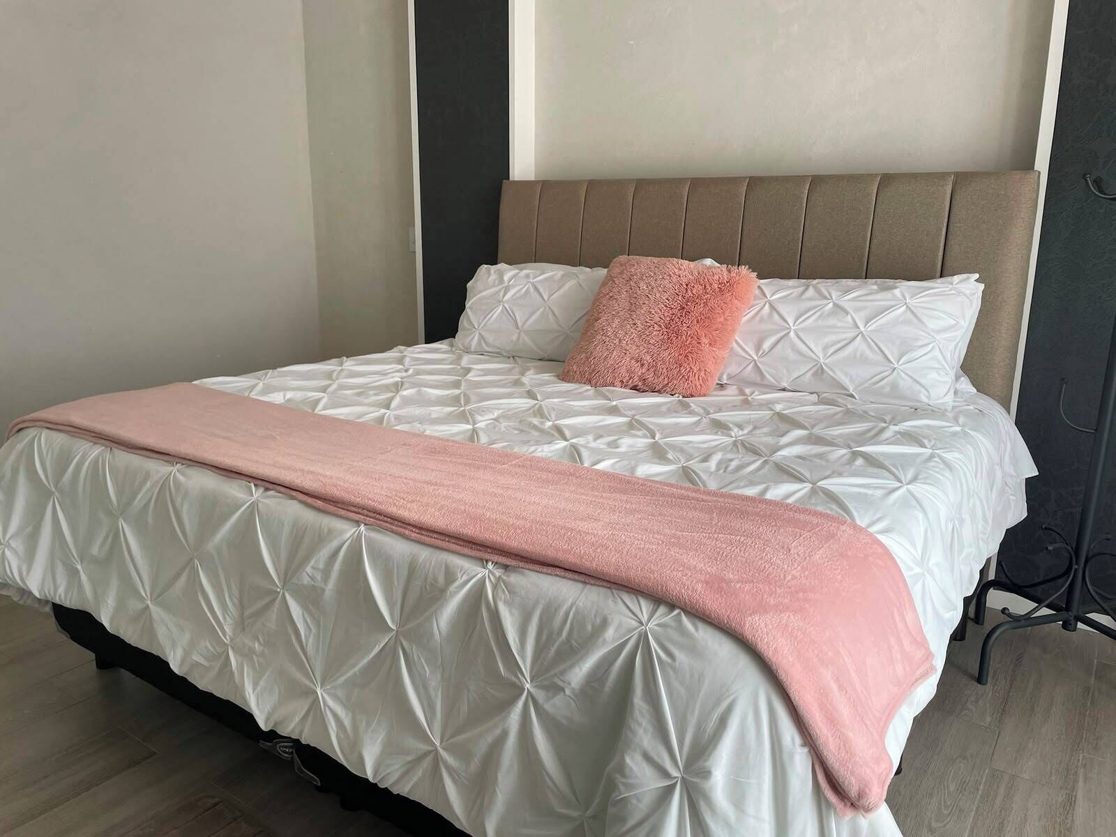 Habitación, balcón, vista al patio | Wifi gratis 