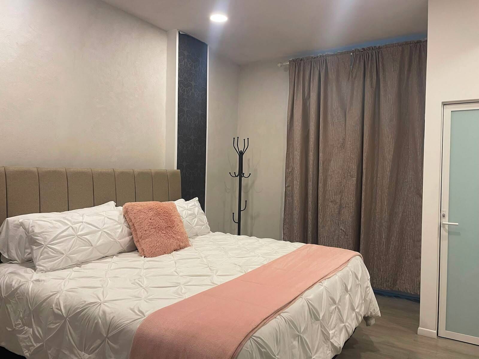 Habitación, balcón, vista al patio | Wifi gratis 