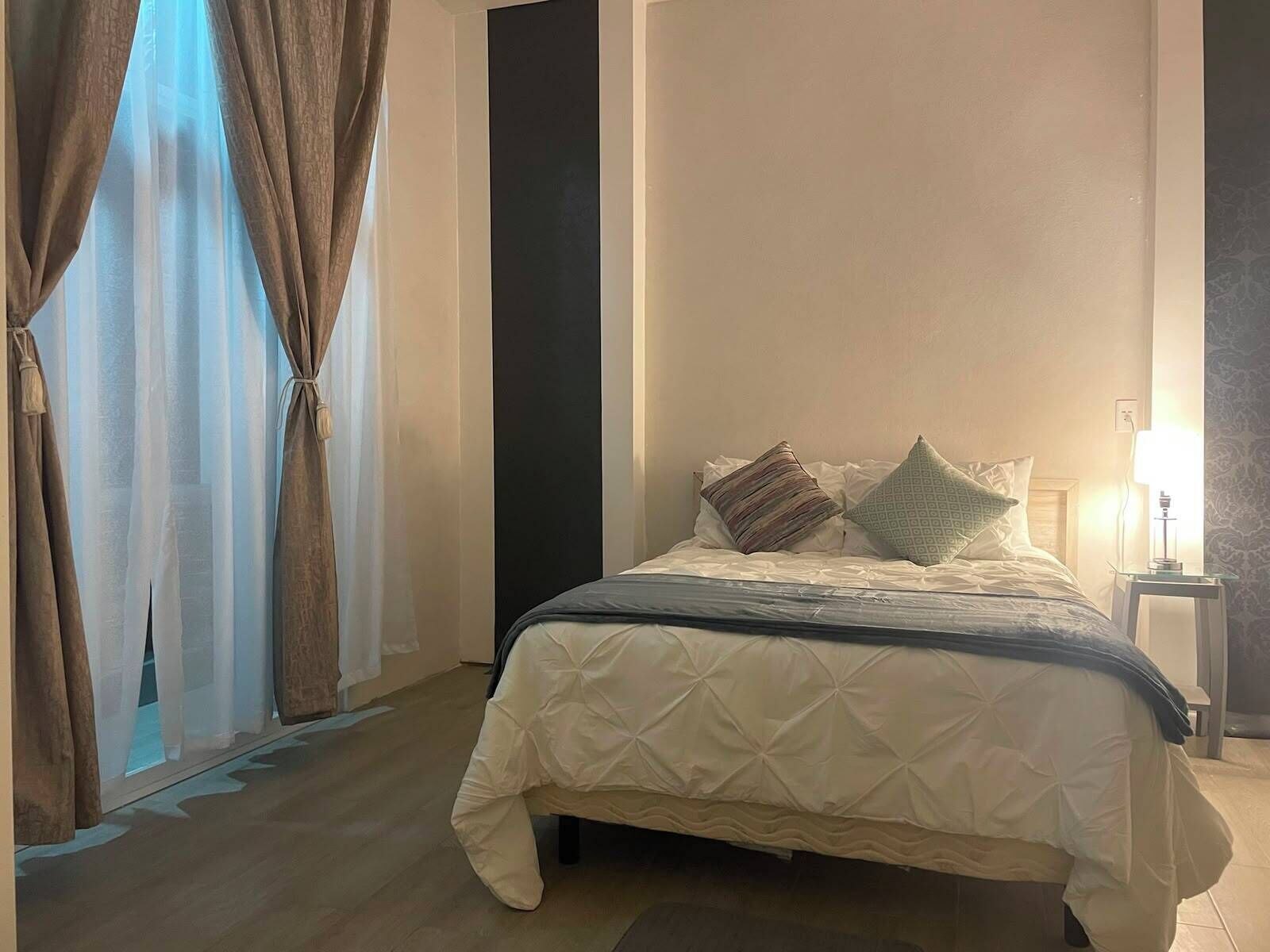 Habitación básica, balcón, vista al patio | Wifi gratis 