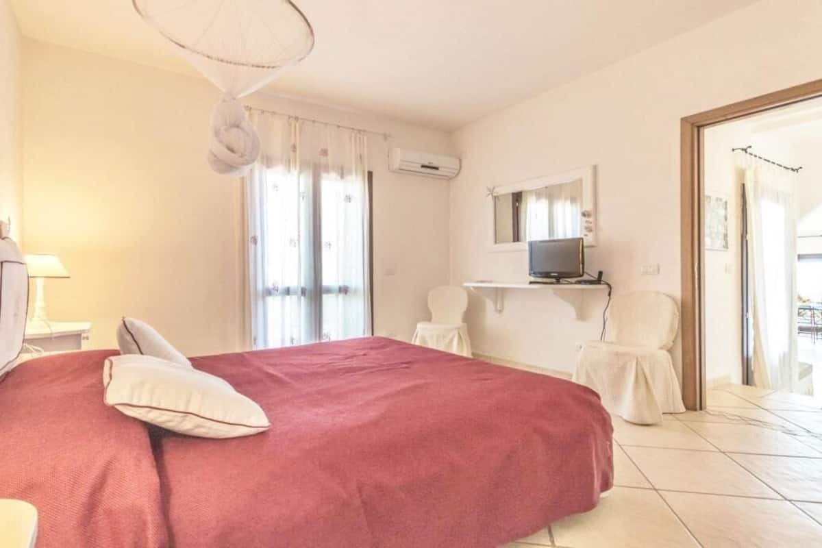 Deluxe Double or Twin Room, Pool View