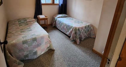 Cozy stay at Haliburton Forest. Trails, Wolf Centre, Canopy Tour, 100 lakes!